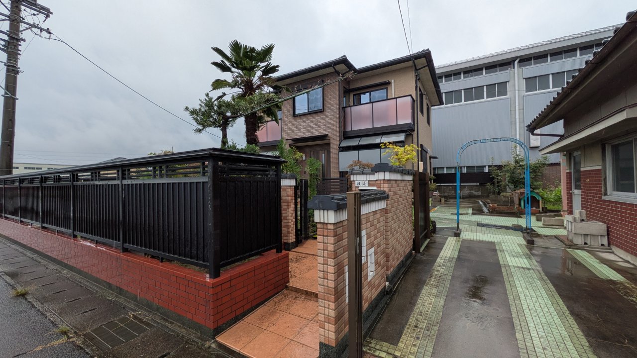 公園近くの築14年リノベーション住宅